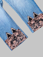 Frühlings- und Herbstmode für Mädchen: süßes 2-teiliges Set aus mikroelastischem, rosafarbenem Set mit Rundhalsausschnitt, Cartoon-Langarmshirt und schmal geschnittener Hose in Denim-Optik.